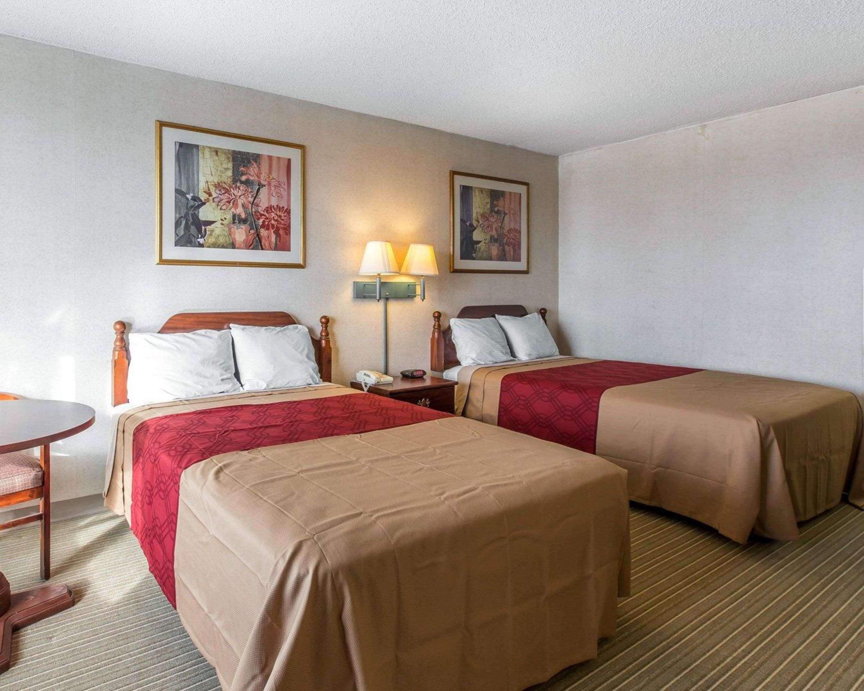 Econo Lodge Calhoun Esterno foto