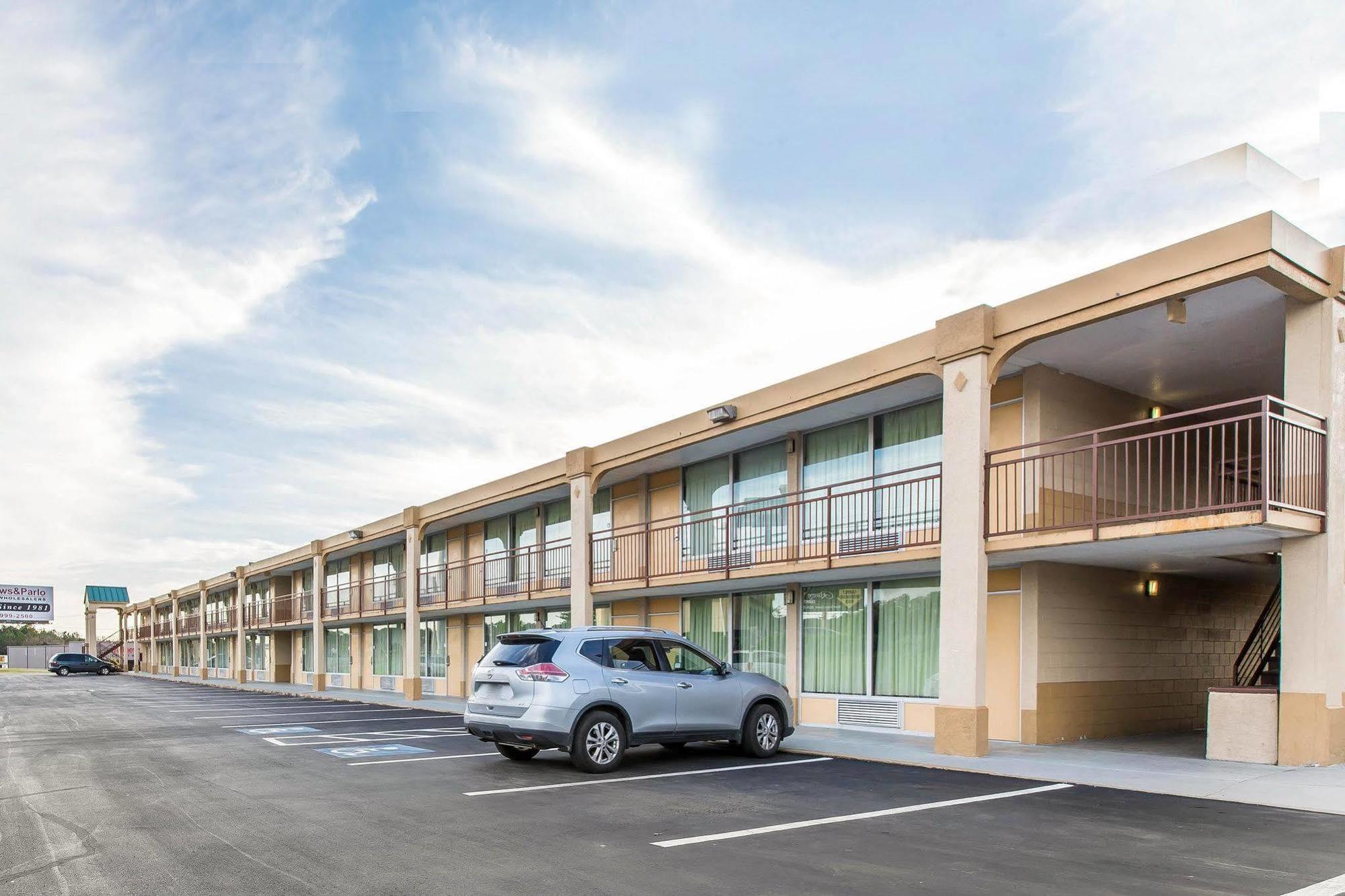 Econo Lodge Calhoun Esterno foto