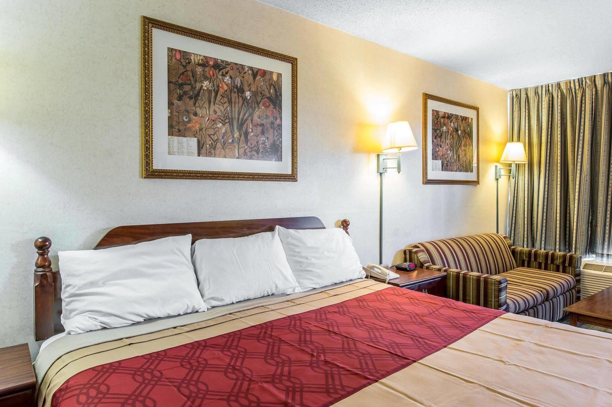 Econo Lodge Calhoun Esterno foto